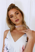 Load image into Gallery viewer, Velvet Choker (Pink) Jolie &amp; Deen
